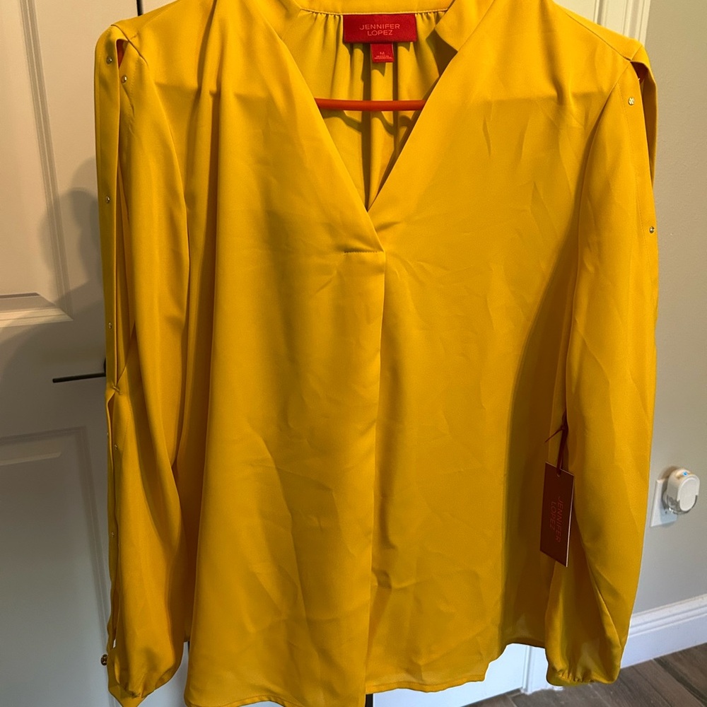 *NEW NEVER WORN* Jennifer Lopez Yellow V-Neck Blouse